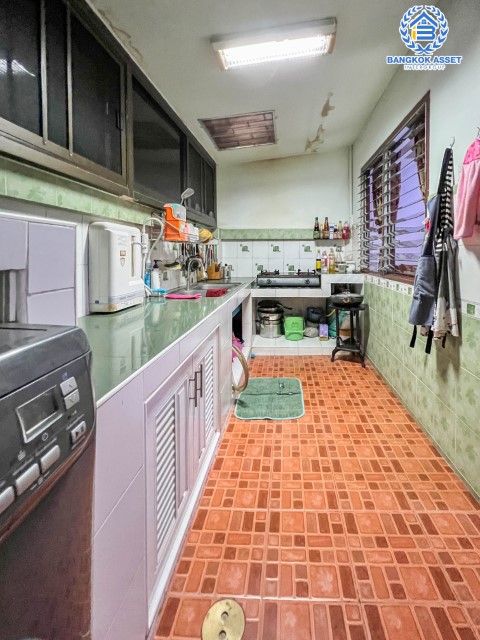 *****ทาวน์เฮ้าส์มือสองย่านนนทบุรี ม.ลภาวัล5 รัตนาธิเบศร์ เนื้อที่ 18 ตร.ว.  ฟังก์ชัน 2 ห้องนอน 2 ห้องน้ำ ที่จอดรถ 1 คัน บ้านสไตล์วินเทจ ภายในสวย ราคาสุดคุ้มค่า บนทำเลแห่งการเดินทาง ใกล้รถไฟฟ้าสายสีม่วง "สถานีบางรักน้อย-ท่าอิฐ"